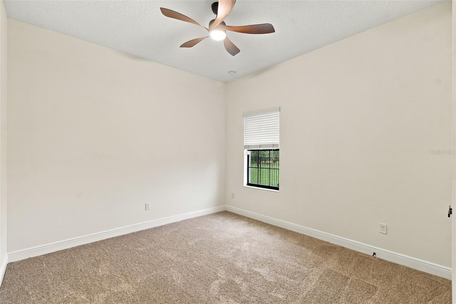 Single Family Residence at 901 GRAND CRESTA AVE, BRANDON, photo 37 of 79