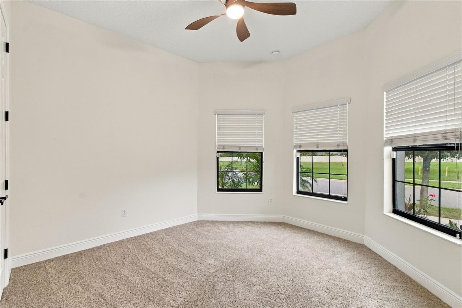 Single Family Residence at 901 GRAND CRESTA AVE, BRANDON, photo 41 of 79