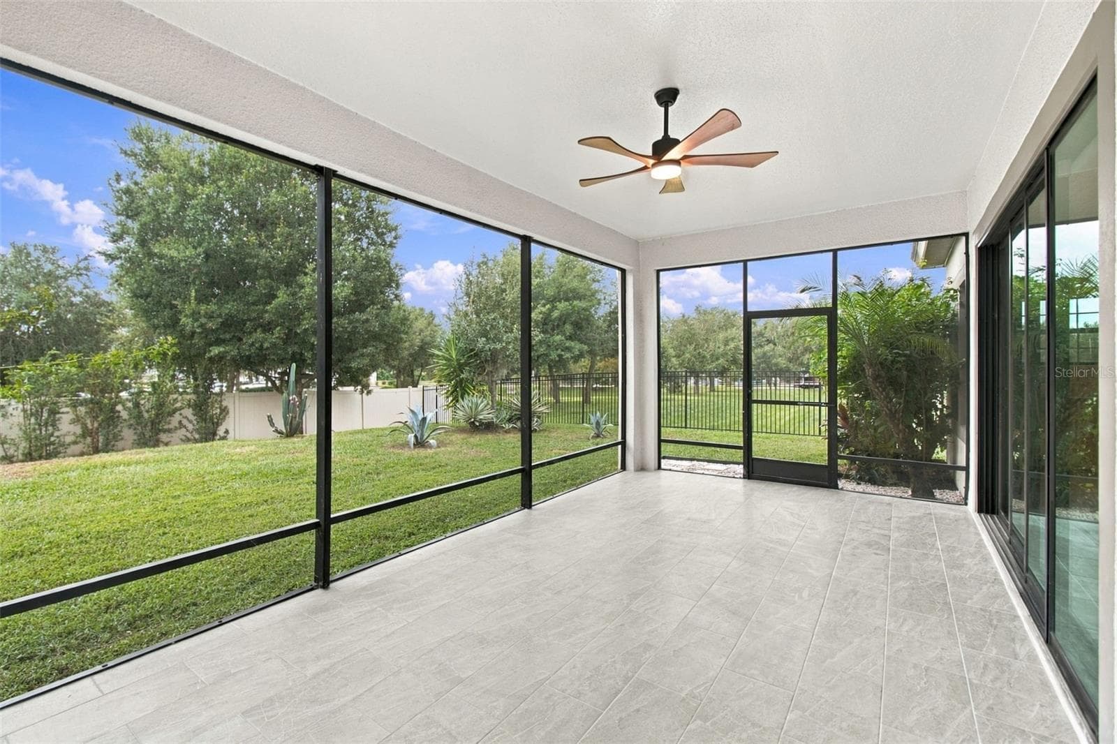 Single Family Residence at 901 GRAND CRESTA AVE, BRANDON, photo 53 of 79