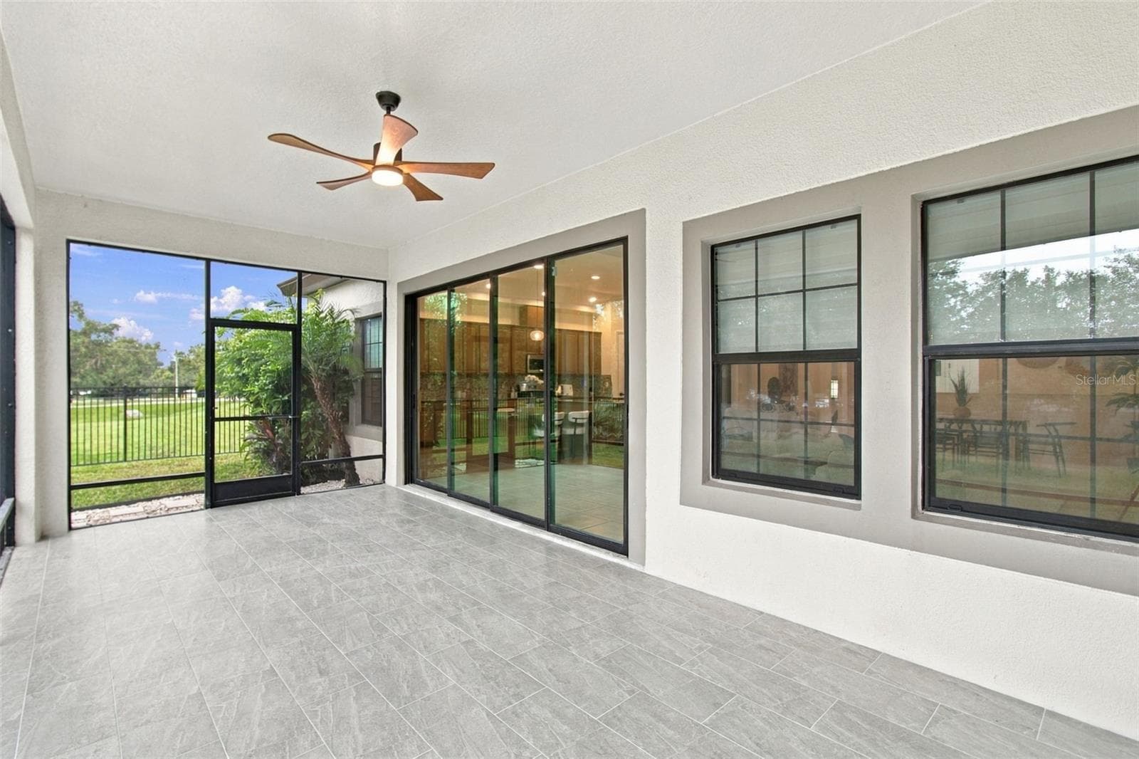 Single Family Residence at 901 GRAND CRESTA AVE, BRANDON, photo 54 of 79