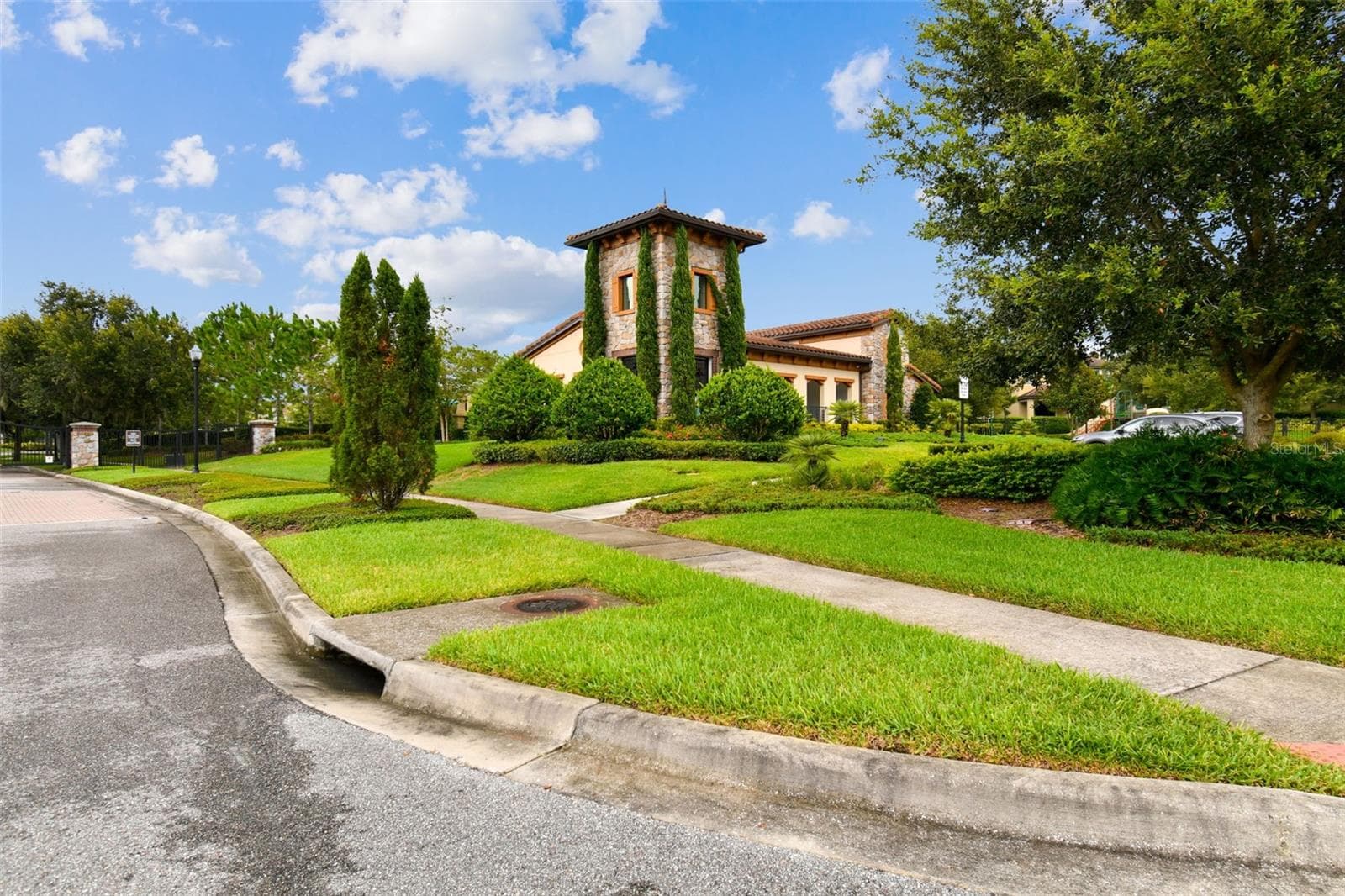 Community - 901 GRAND CRESTA AVE, BRANDON