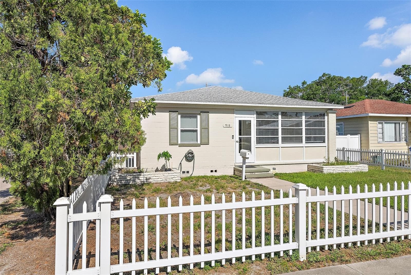 Single Family Residence at 918 27TH ST N, ST PETERSBURG, photo 2 of 24