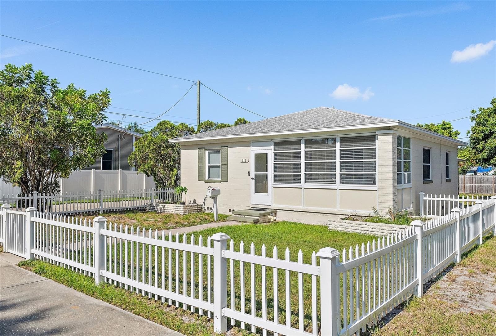 Single Family Residence at 918 27TH ST N, ST PETERSBURG, photo 3 of 24