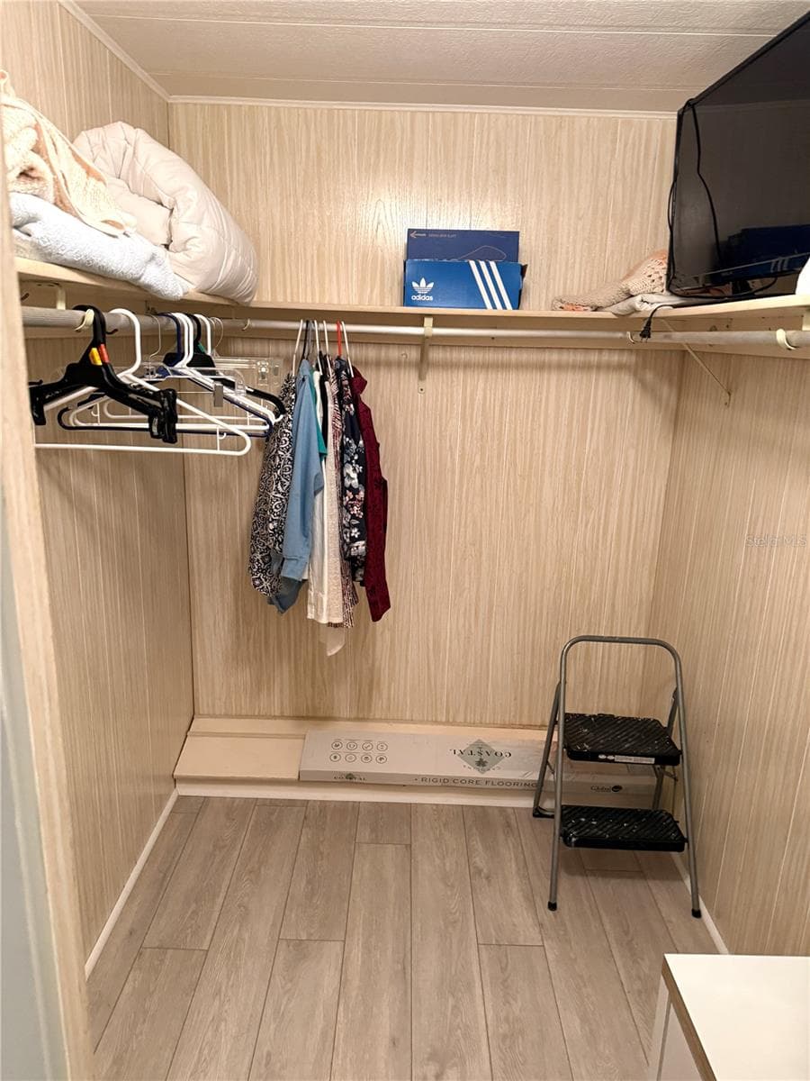 Guest Bedroom closet - 5619 BAYSHORE RD #159, PALMETTO