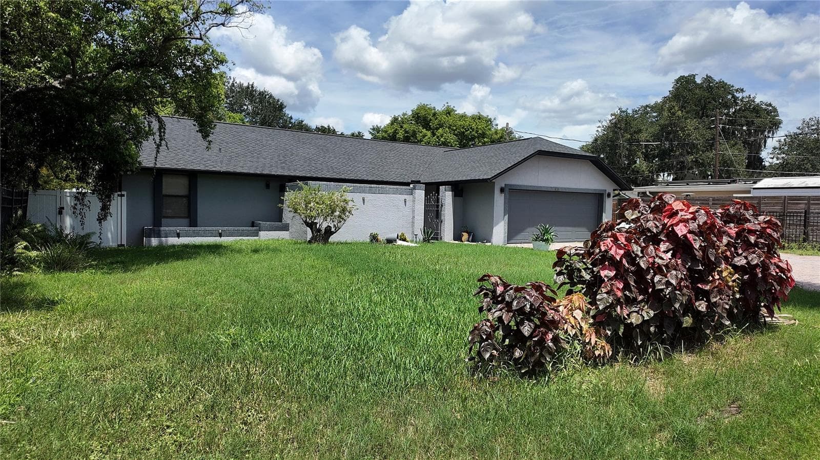 Single Family Residence at 1055 HOLDEN AVE, ORLANDO, photo 2 of 20