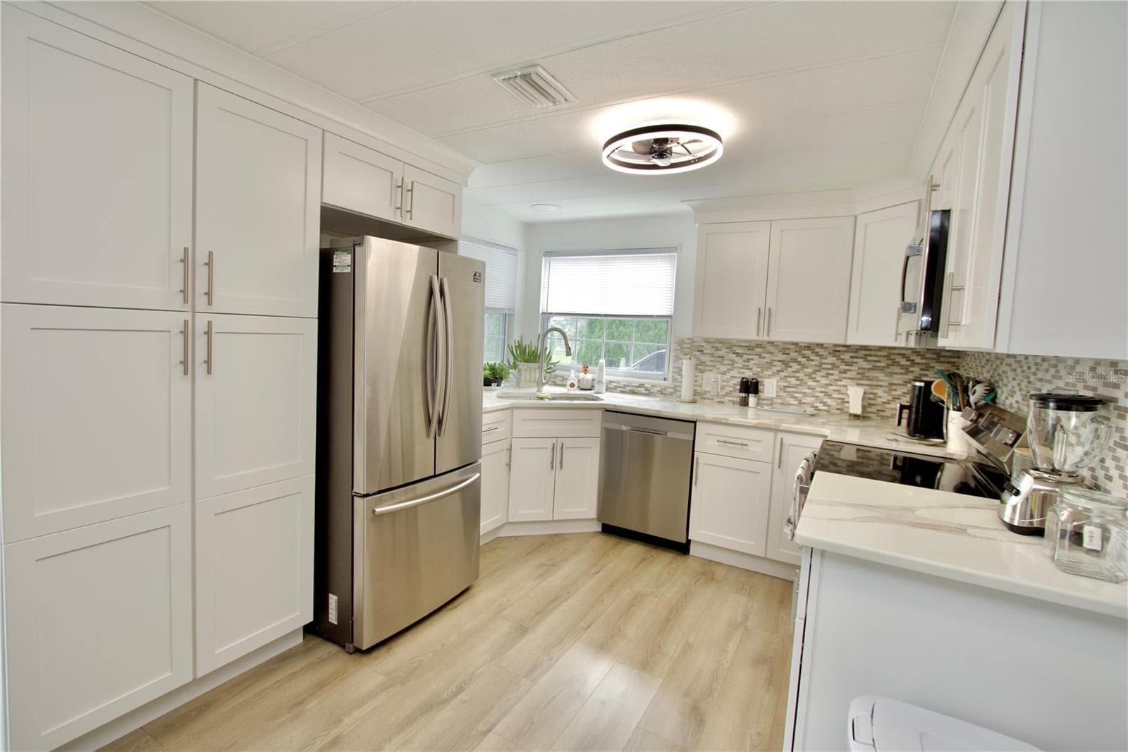 Updated Kitchen - 5005 FRENCH CIR, NEW PORT RICHEY