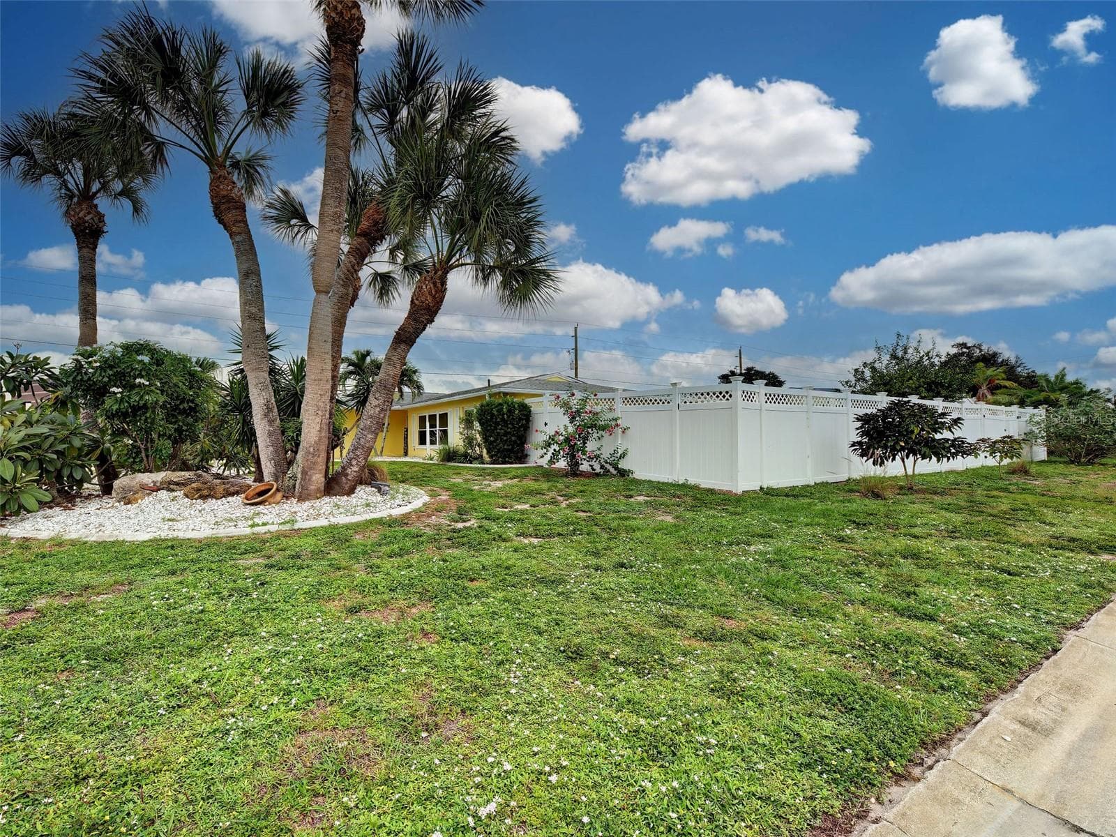 Single Family Residence at 612 GLEN OAK RD, VENICE, photo 5 of 61