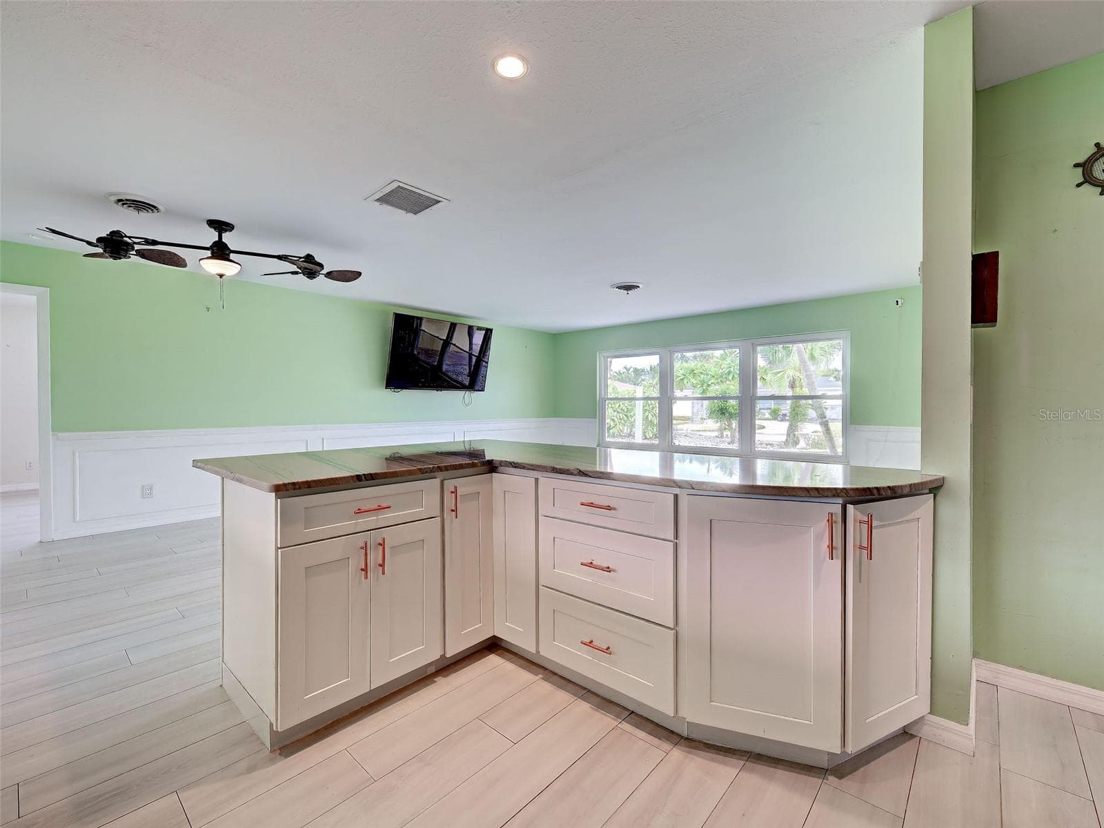 Single Family Residence at 612 GLEN OAK RD, VENICE, photo 15 of 61