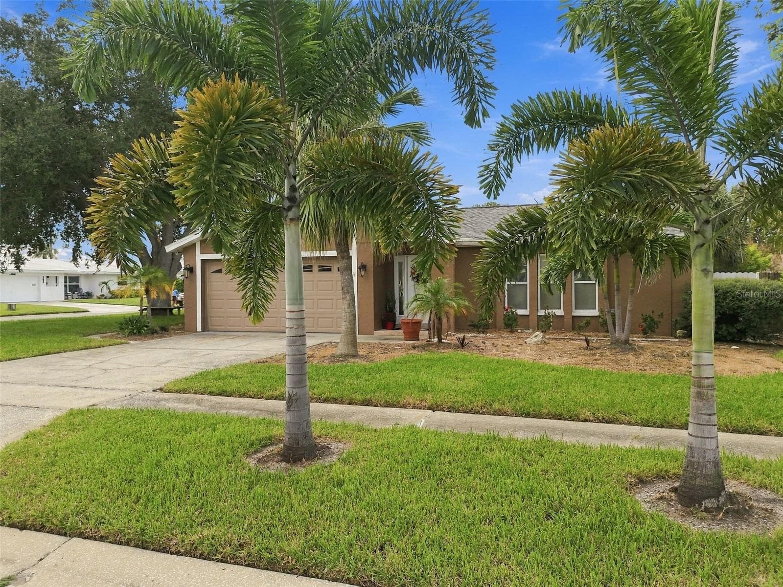 MATURE LANDSCAPING/NEW SPRINKLER SYSTEM IN PLACE - 14304 91ST AVE, SEMINOLE