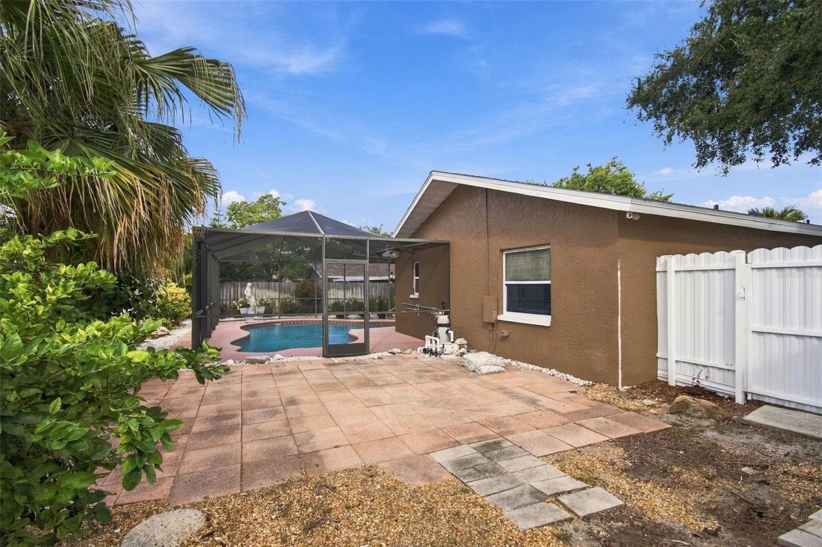 EXTRA OUTDOOR SPACE - 14304 91ST AVE, SEMINOLE