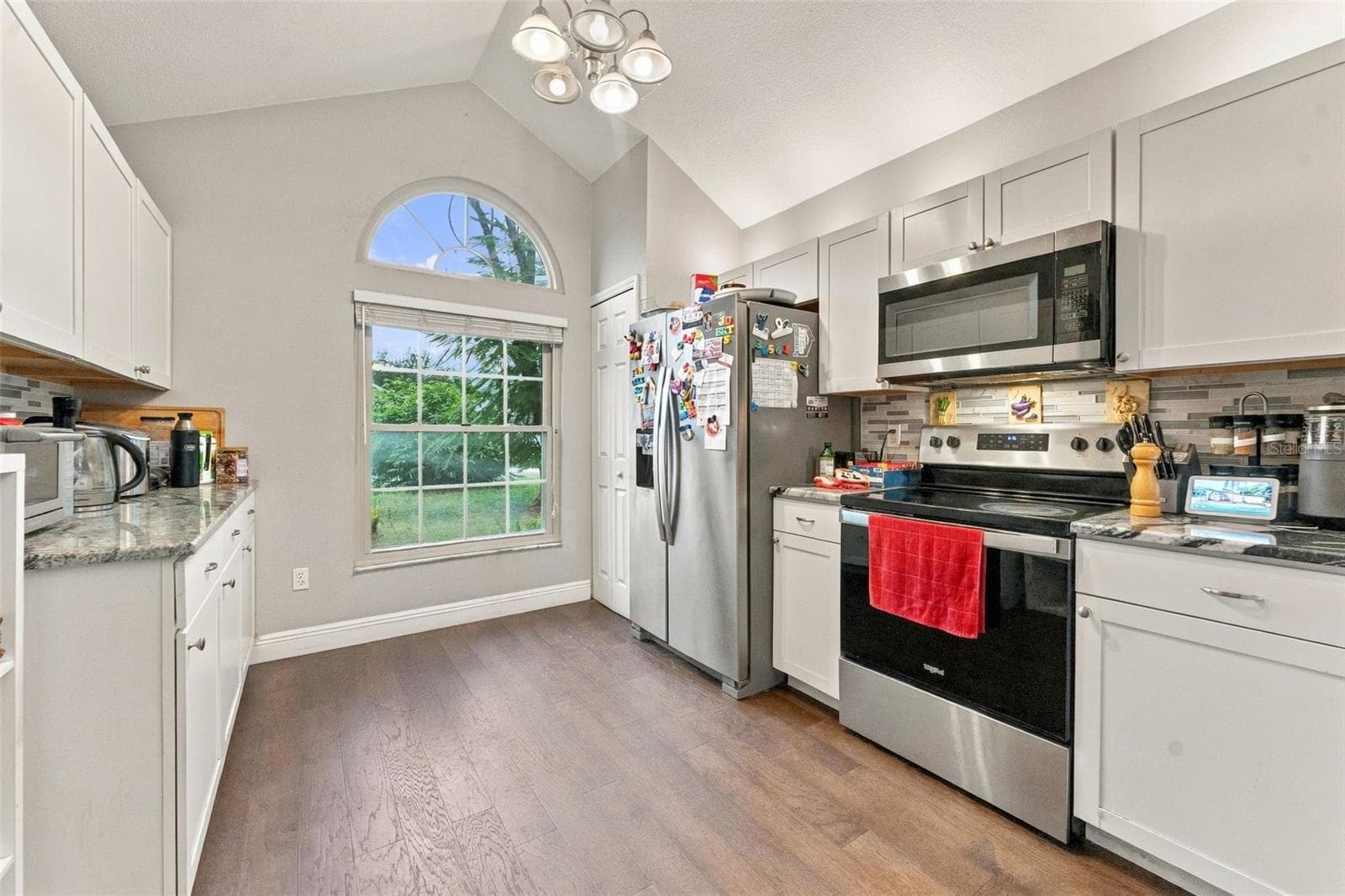 Spacious kitchen - 1621 SPINNING WHEEL DR, LUTZ
