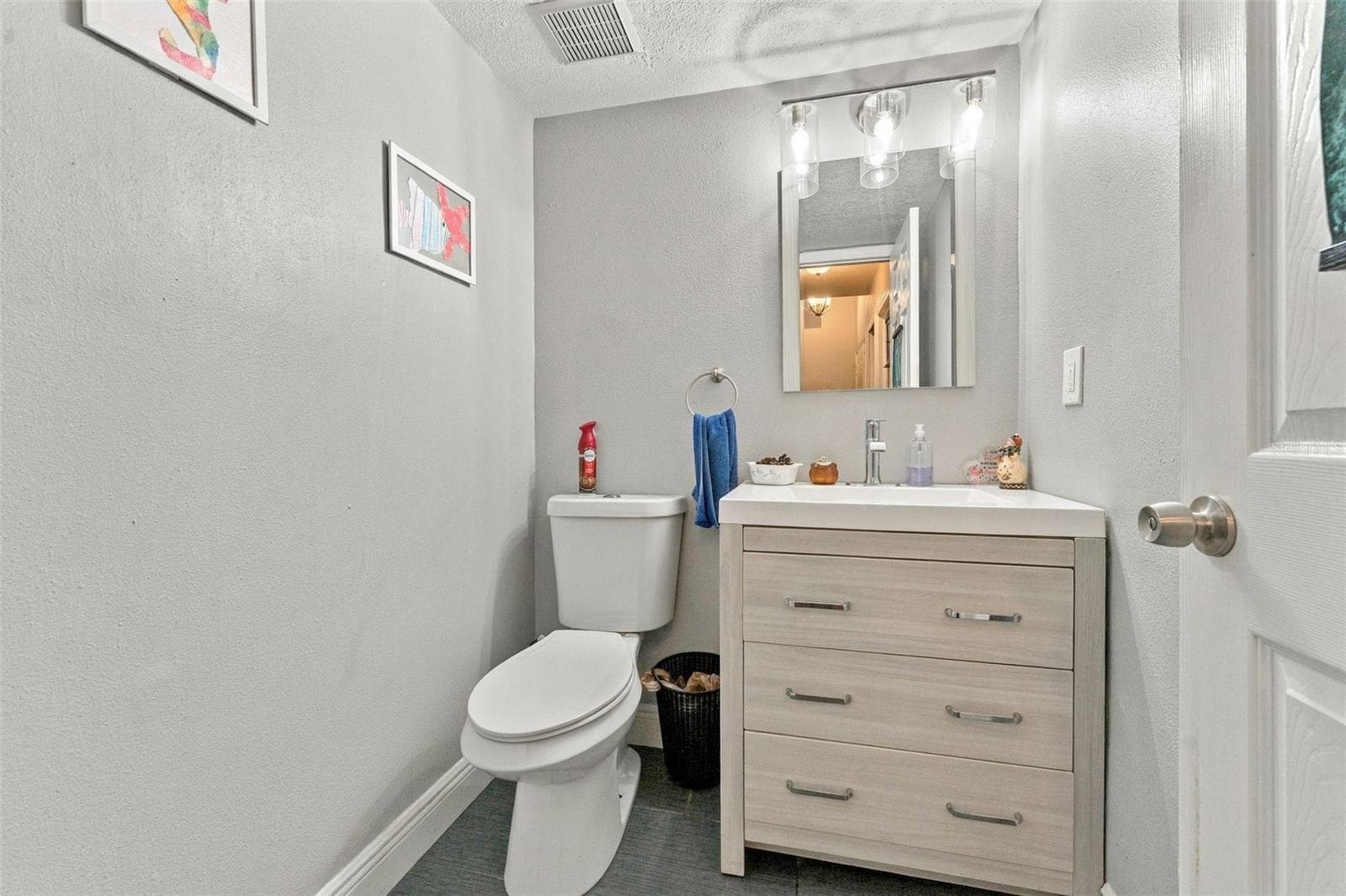 Main floor half bath - 1621 SPINNING WHEEL DR, LUTZ