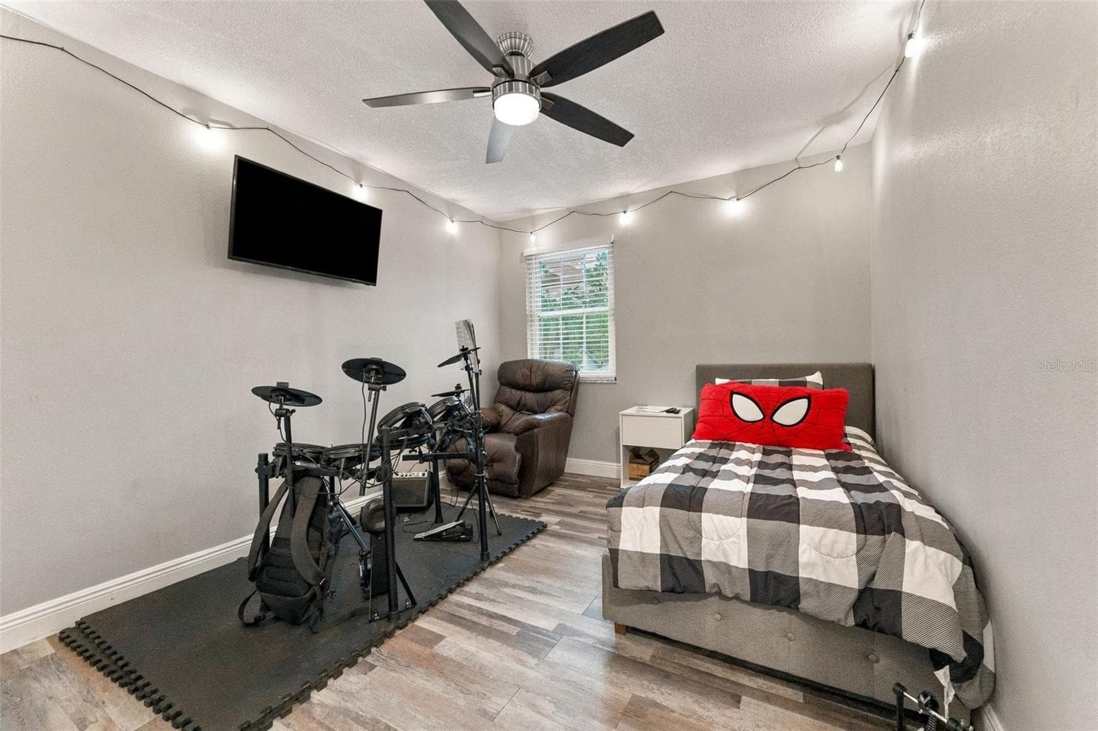 Bedroom 3 upstairs - 1621 SPINNING WHEEL DR, LUTZ
