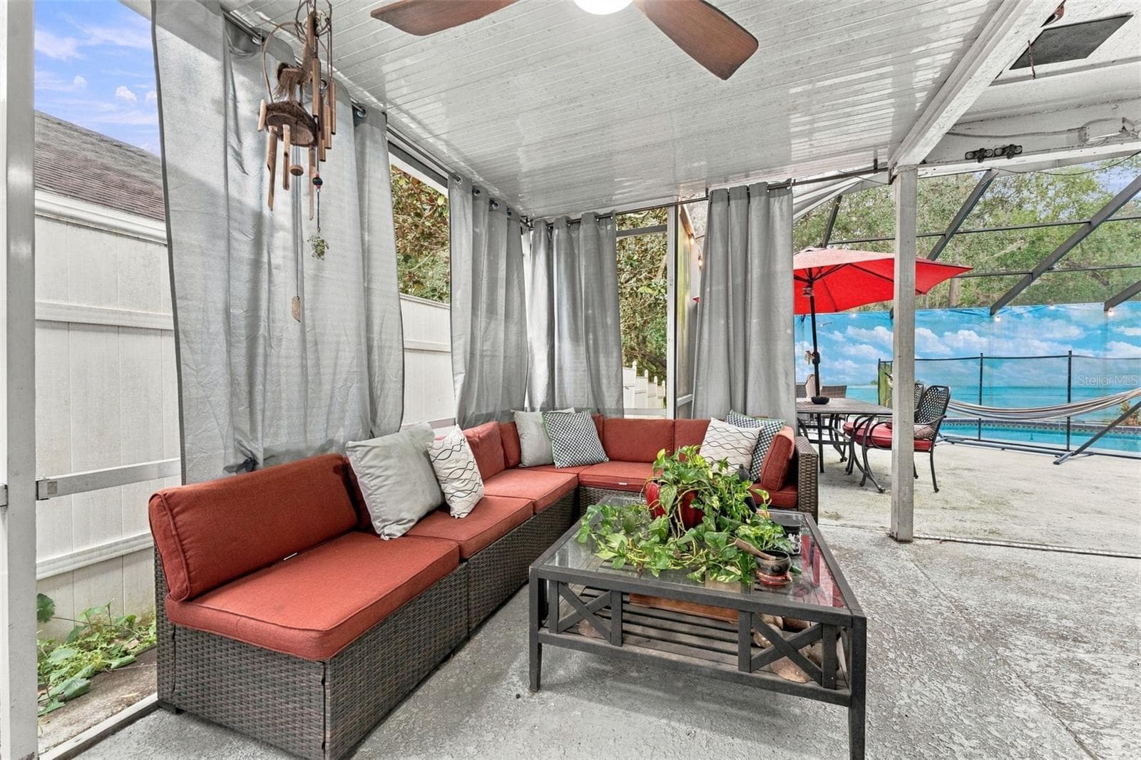 Large screened in covered patio - 1621 SPINNING WHEEL DR, LUTZ