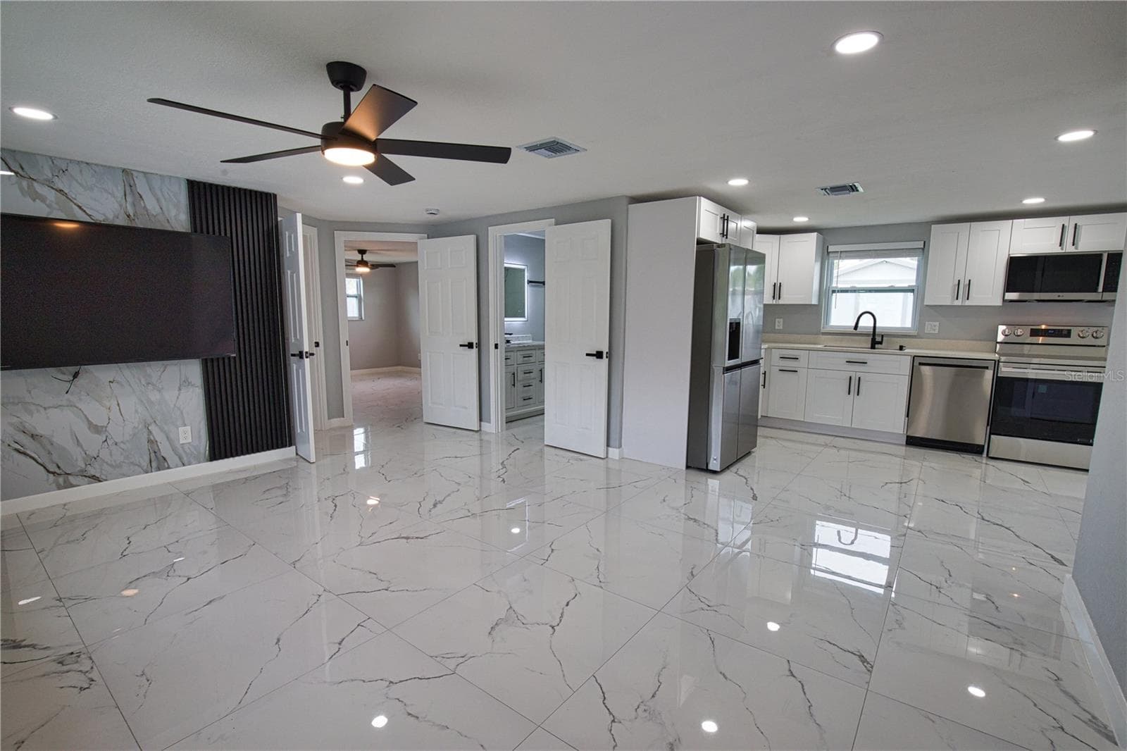 Single Family Residence at 8290 OSPREY RD, ENGLEWOOD, photo 15 of 73