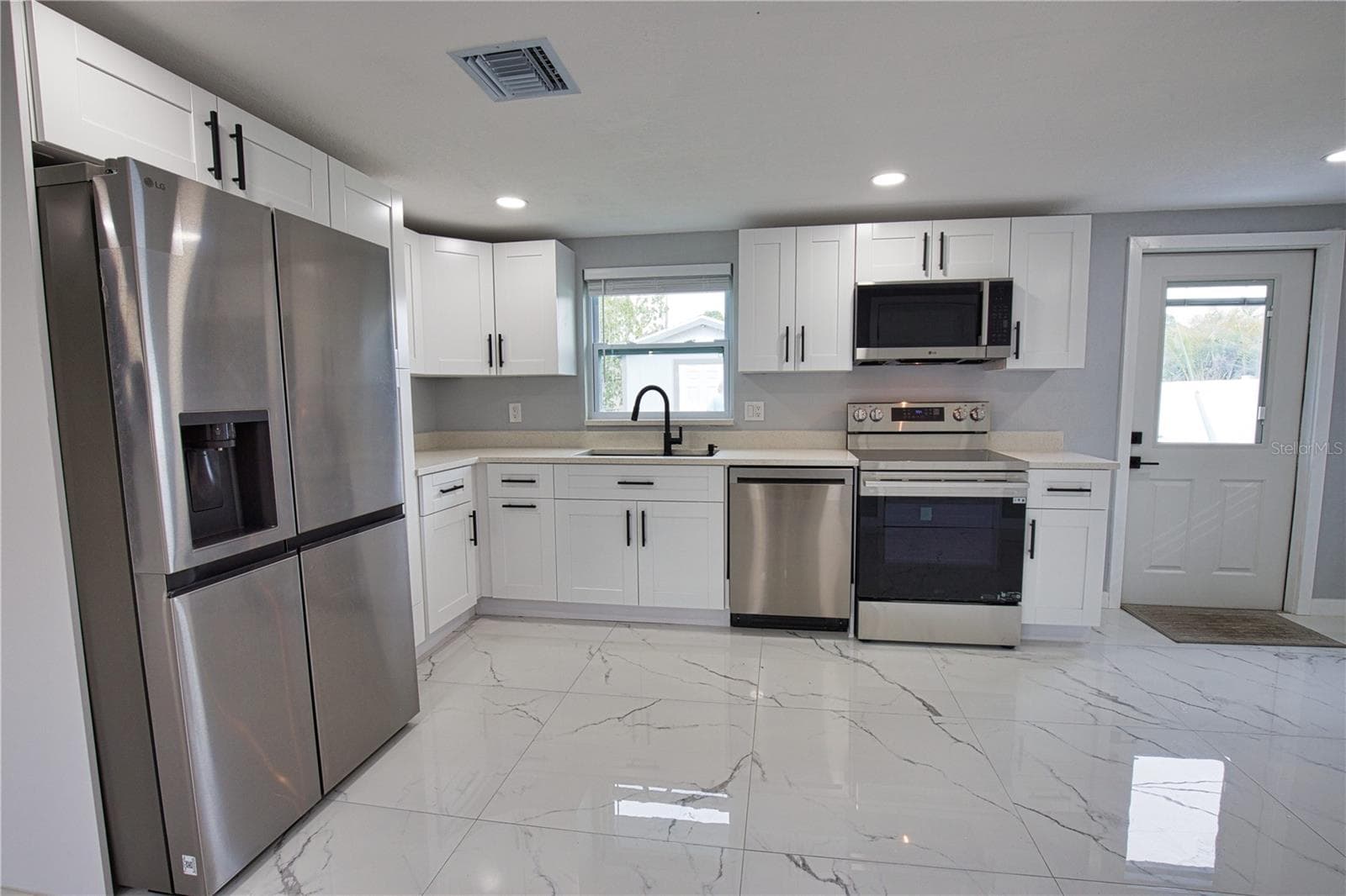 Single Family Residence at 8290 OSPREY RD, ENGLEWOOD, photo 22 of 73