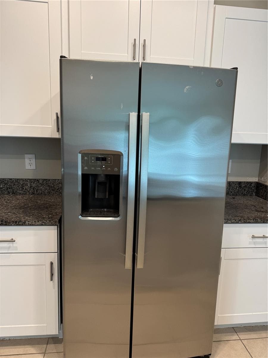 Side by Side Refrigerator - 1755 YELLOW TRL, LAKELAND