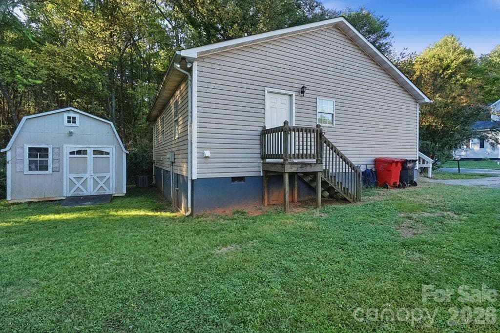 Single Family Residence at 820 Blackwelder Drive, Davidson, photo 3 of 4