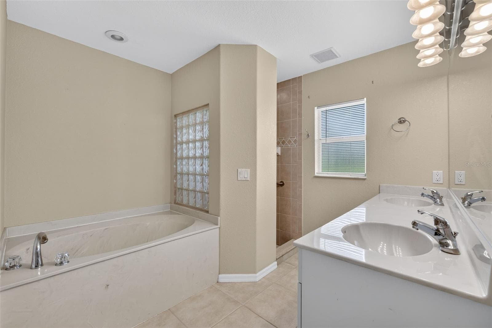 Primary Bathroom - 2184 ONONDAGA LN, PUNTA GORDA