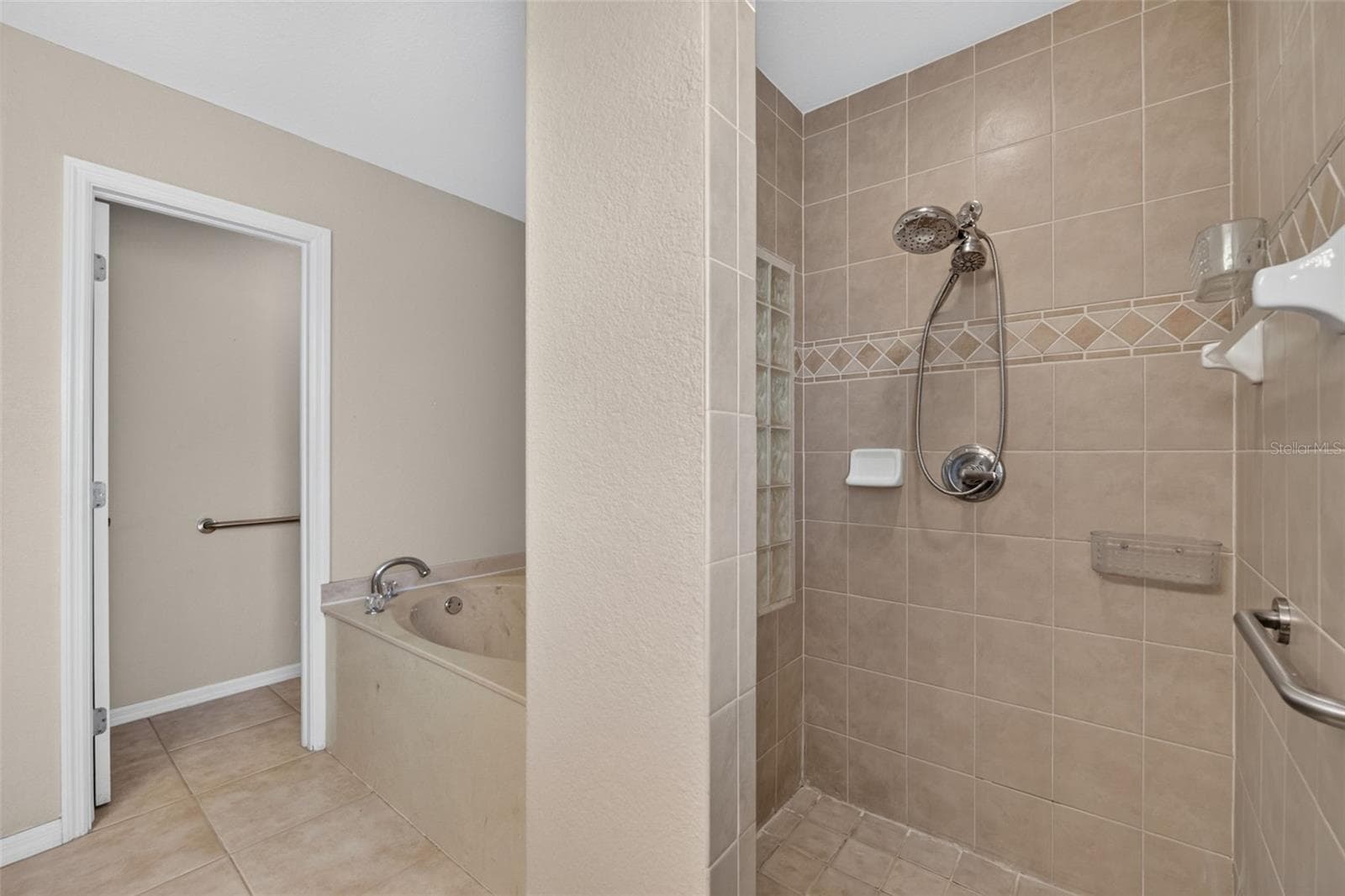 Primary Bathroom (Walkin Shower) - 2184 ONONDAGA LN, PUNTA GORDA