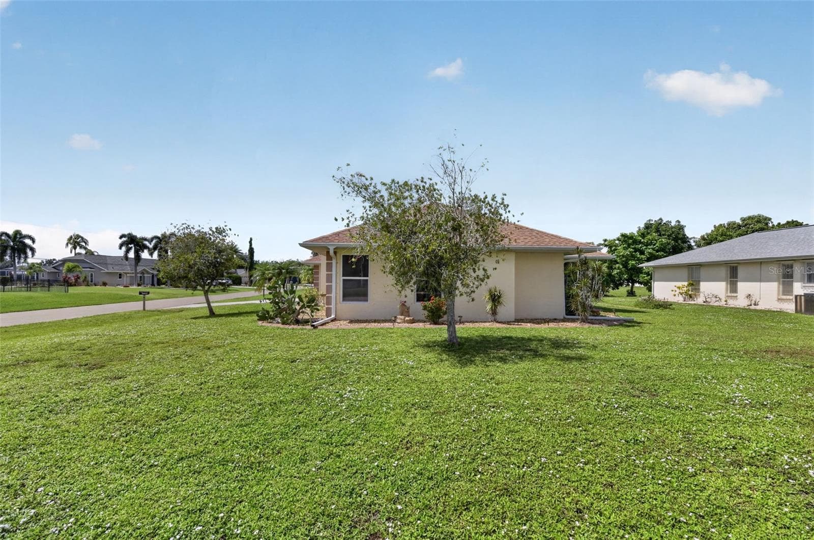 Eastside View - East Elevation - 2184 ONONDAGA LN, PUNTA GORDA
