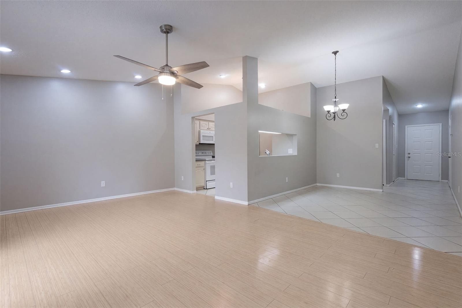 Great Room-Dining Area - 102 OAKRIDGE CT, SANFORD