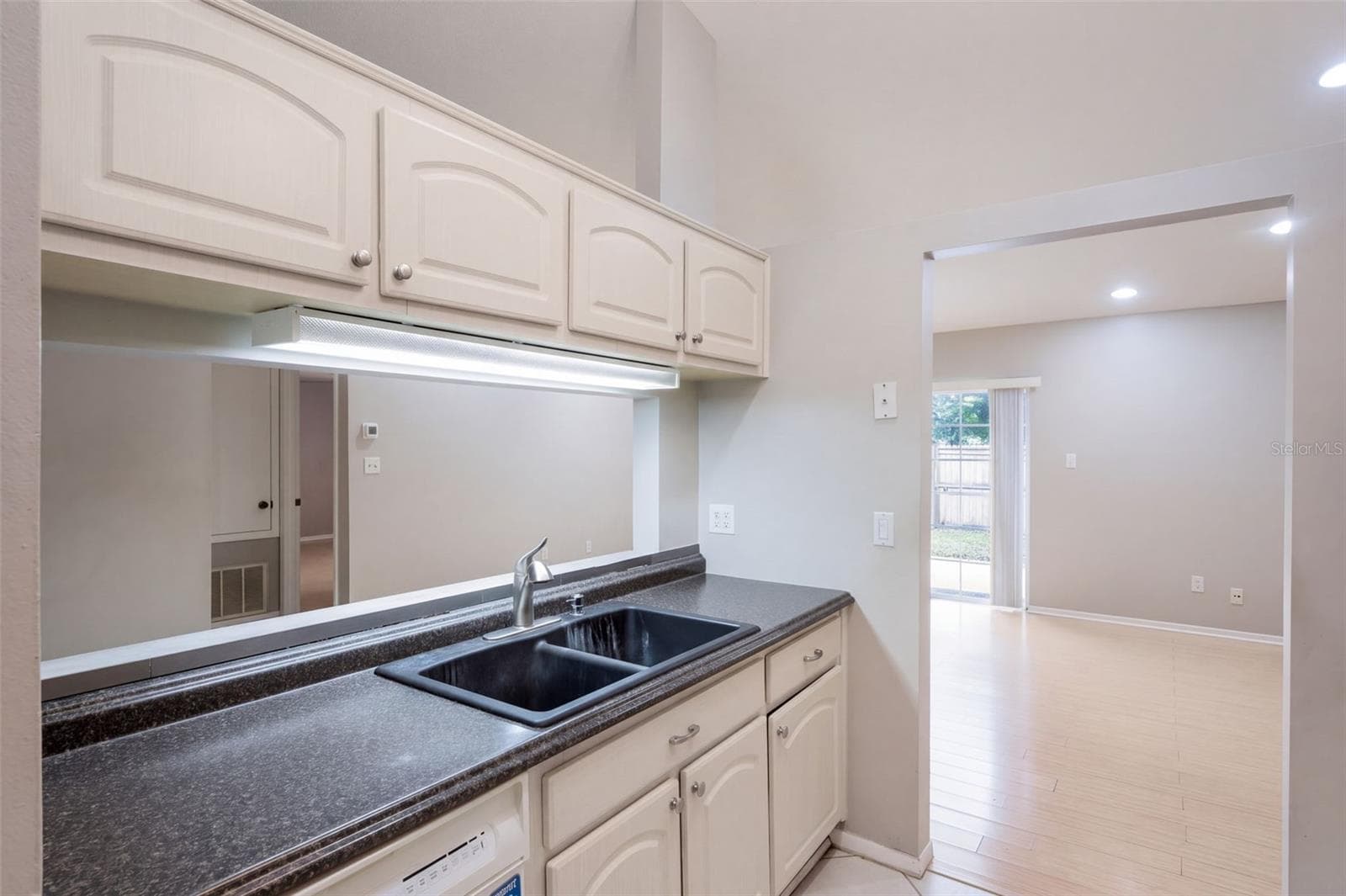Kitchen - 102 OAKRIDGE CT, SANFORD