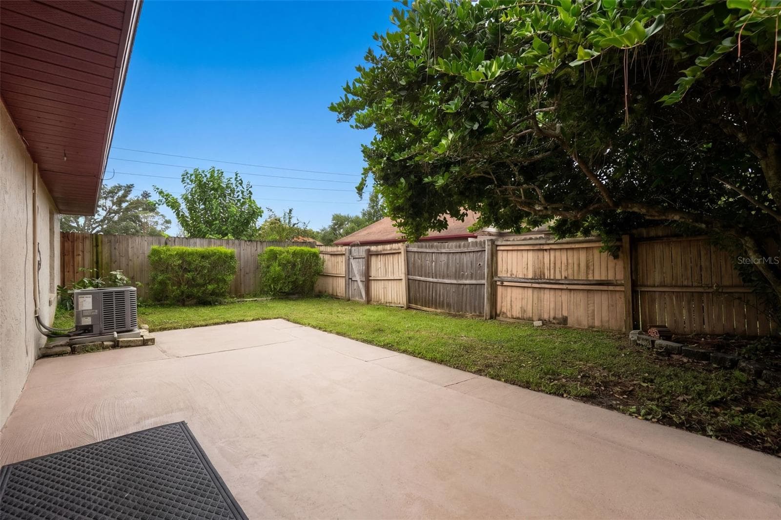 Lanai and Private Fenced yard - 102 OAKRIDGE CT, SANFORD
