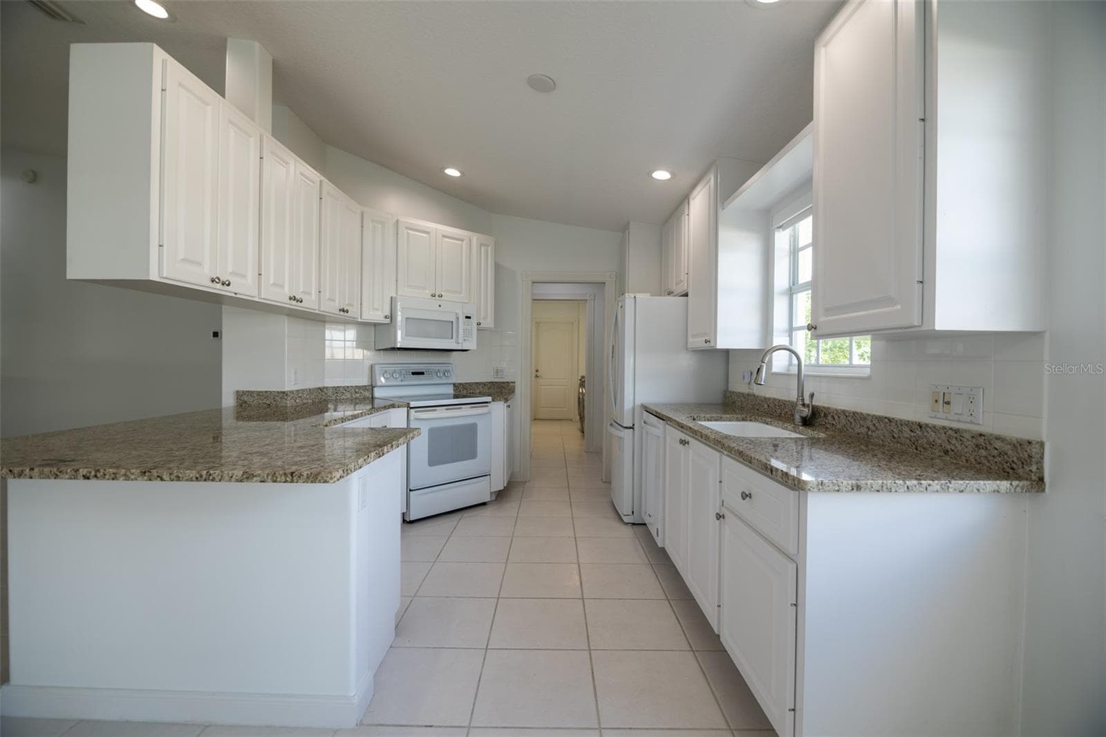 Kitchen. - 8876 ESTEPONA CT, SARASOTA