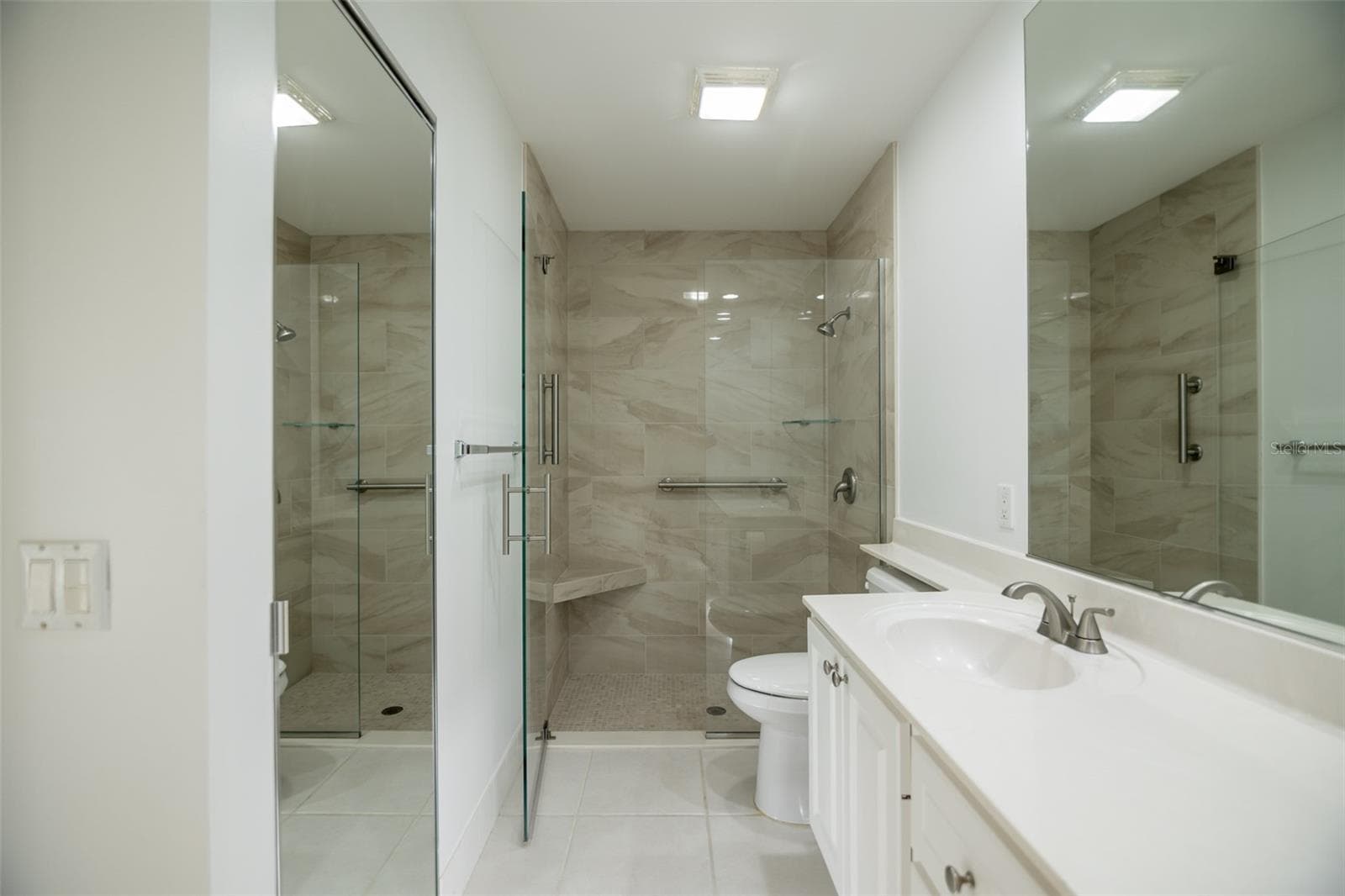 Primary bathroom. - 8876 ESTEPONA CT, SARASOTA