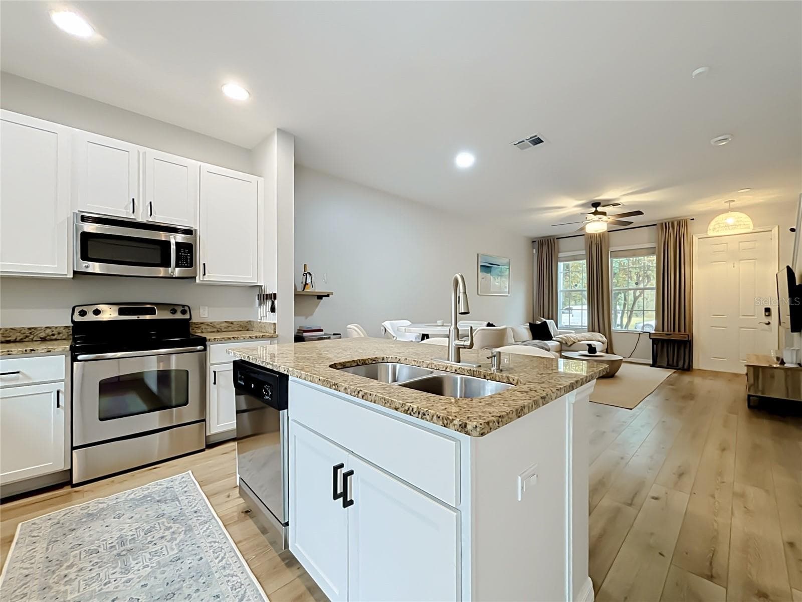 Townhouse at 14066 AVENUE OF THE GROVES, WINTER GARDEN, photo 21 of 54