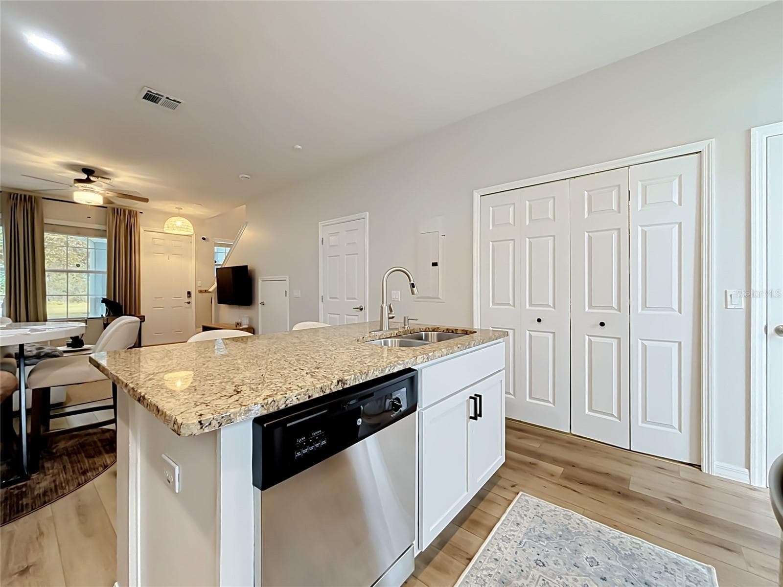 Townhouse at 14066 AVENUE OF THE GROVES, WINTER GARDEN, photo 24 of 54