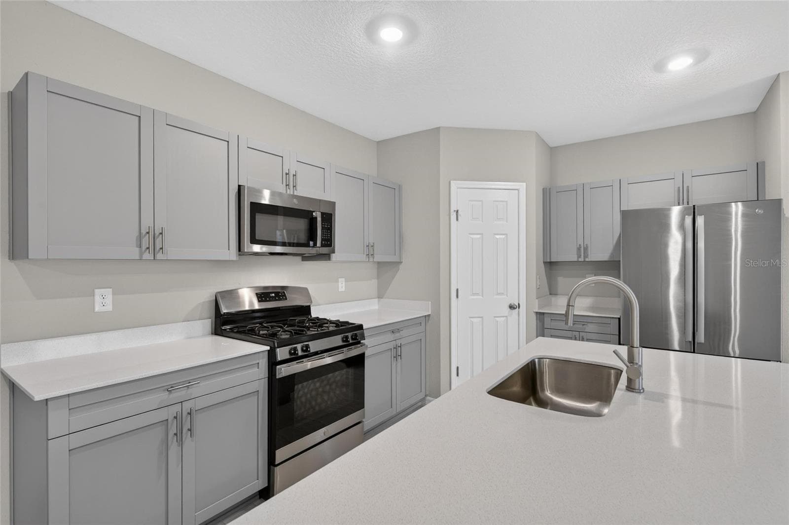 Single Family Residence at 14468 MEADOW BIRD AVE, RIVERVIEW, photo 18 of 73