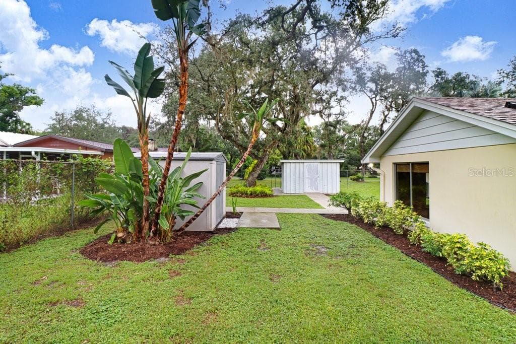 Backyard with shed - 12108 N 53RD ST, TEMPLE TERRACE