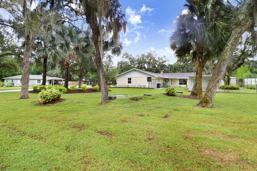 Side Yard - 12108 N 53RD ST, TEMPLE TERRACE