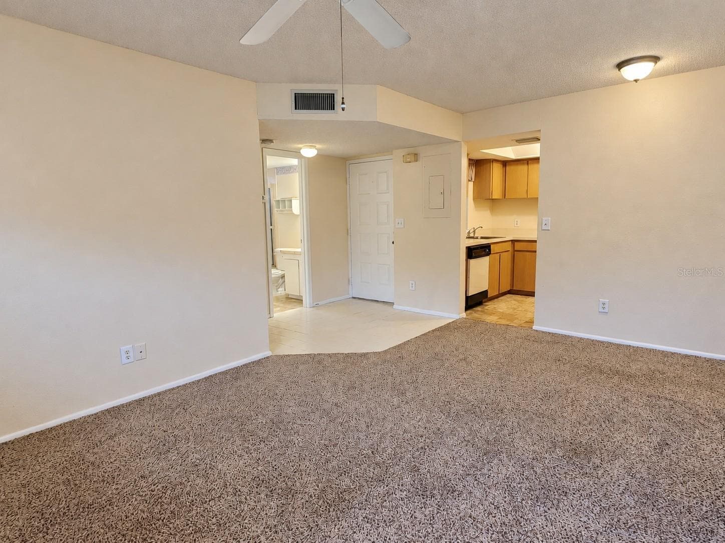 Foyer Entry - 580 FAIRWAYS LN #G204, OCALA