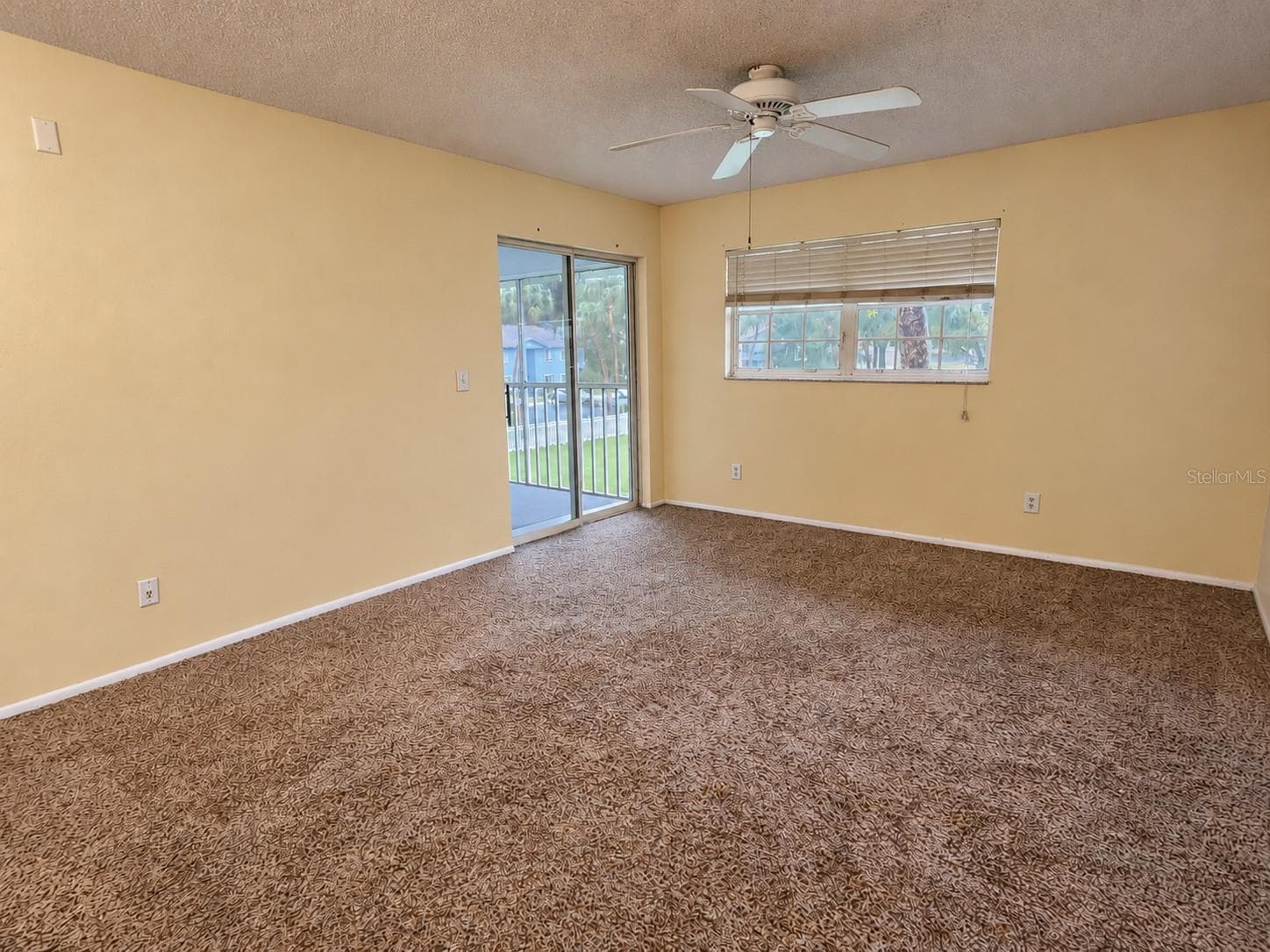 Living Room to Porch - 580 FAIRWAYS LN #G204, OCALA