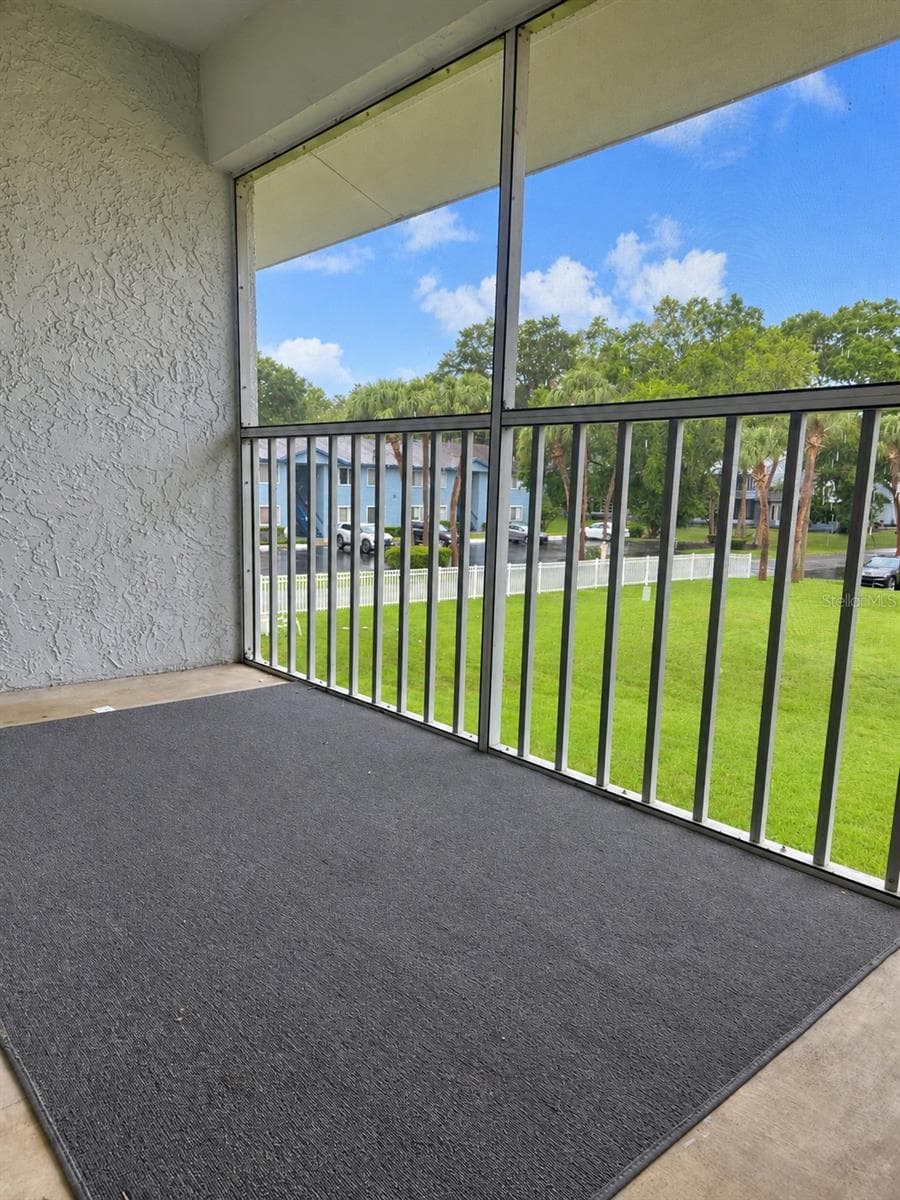 Screened Porch - 580 FAIRWAYS LN #G204, OCALA