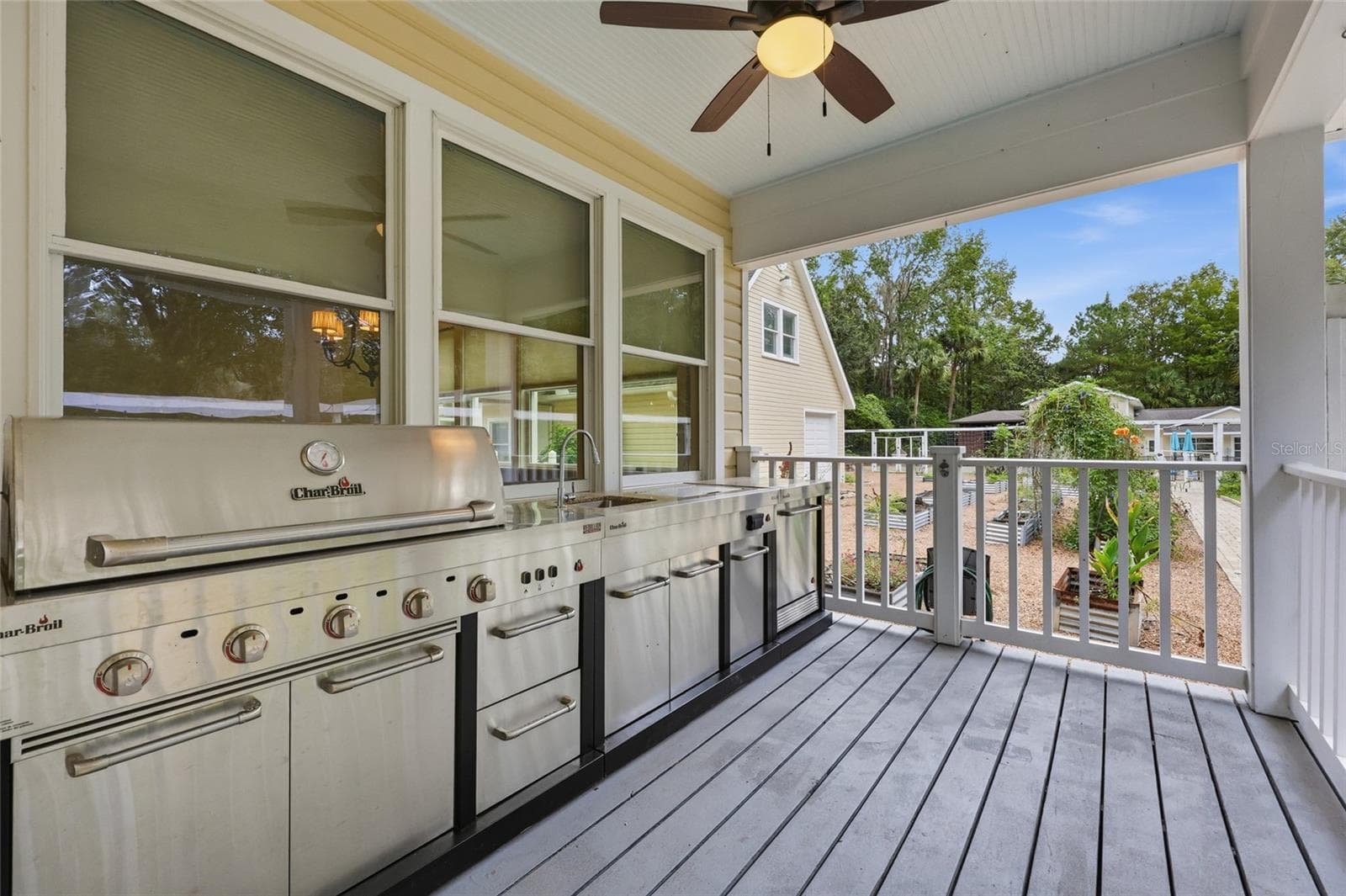 Outdoor Kitchen - 6109 NW 60TH PL, GAINESVILLE