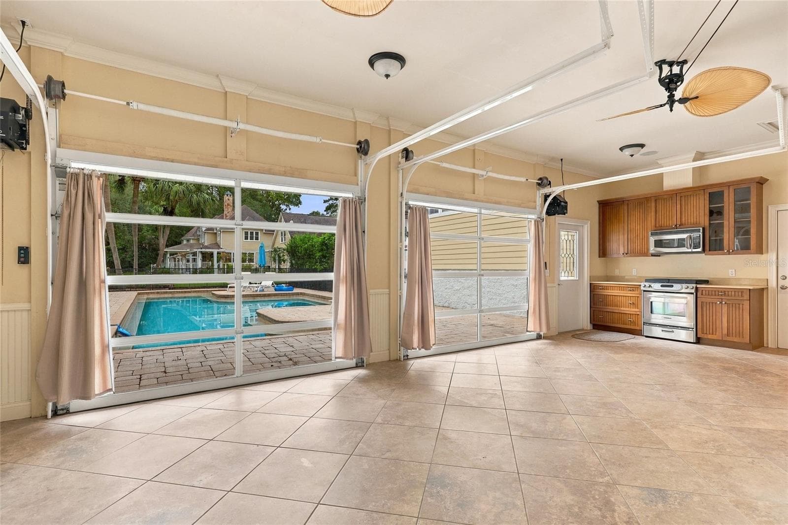 In-Law Suite with Roll-Up Garage Doors - 6109 NW 60TH PL, GAINESVILLE
