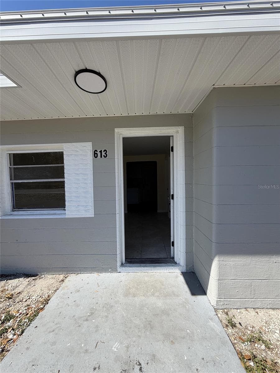 Duplex at 613 PLATEAU AVE, LAKELAND, photo 2 of 20