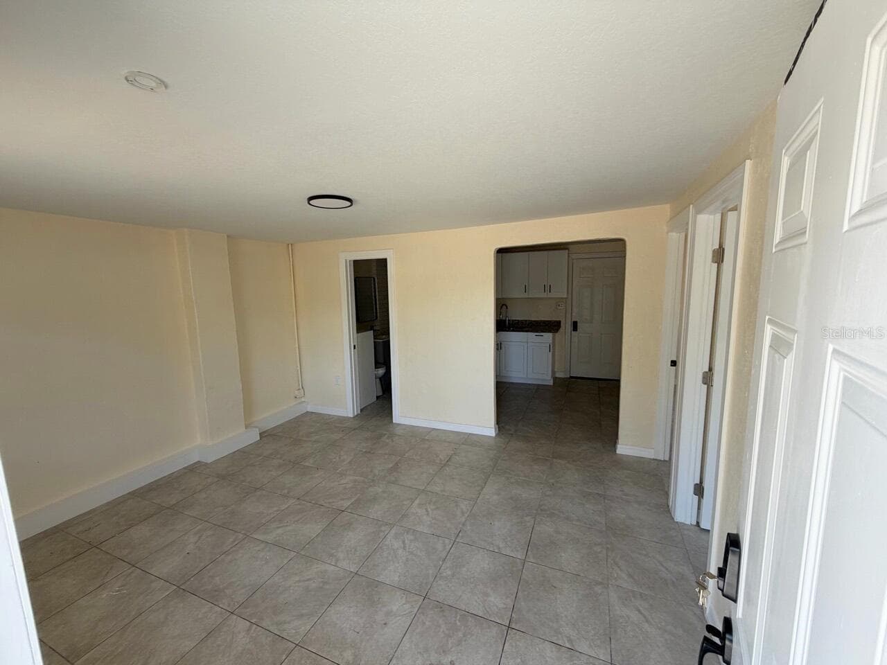 Duplex at 613 PLATEAU AVE, LAKELAND, photo 3 of 20