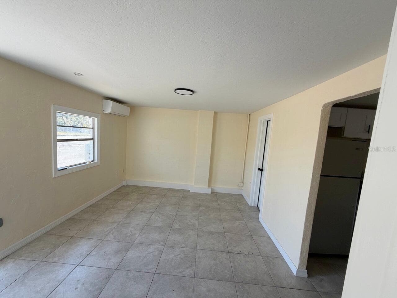 Duplex at 613 PLATEAU AVE, LAKELAND, photo 4 of 20