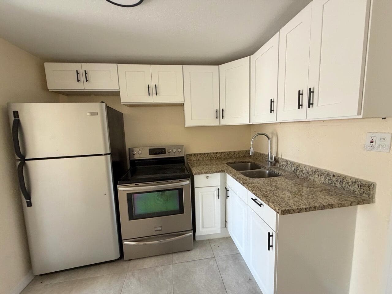 Duplex at 613 PLATEAU AVE, LAKELAND, photo 5 of 20
