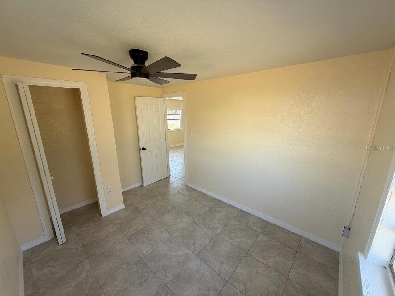 Duplex at 613 PLATEAU AVE, LAKELAND, photo 8 of 20