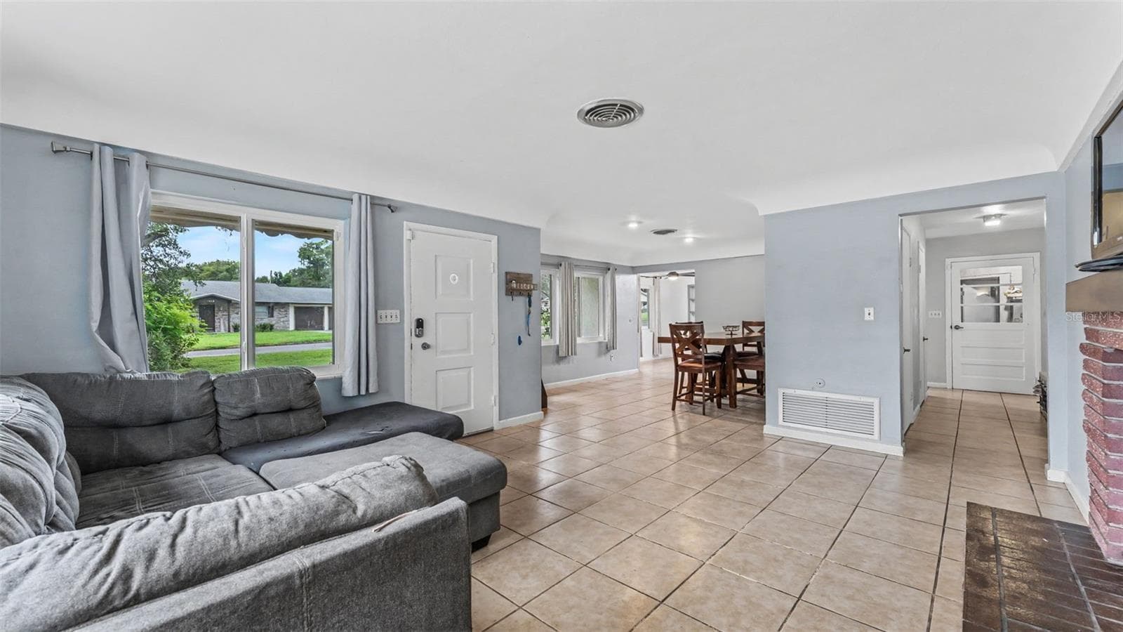 Single Family Residence at 1330 AUBURN ST, LAKELAND, photo 4 of 51