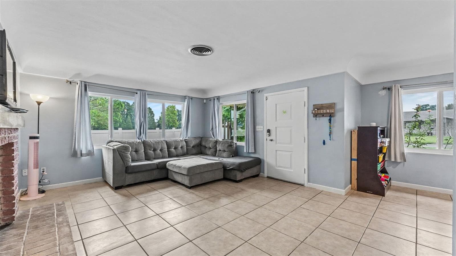 Single Family Residence at 1330 AUBURN ST, LAKELAND, photo 8 of 51
