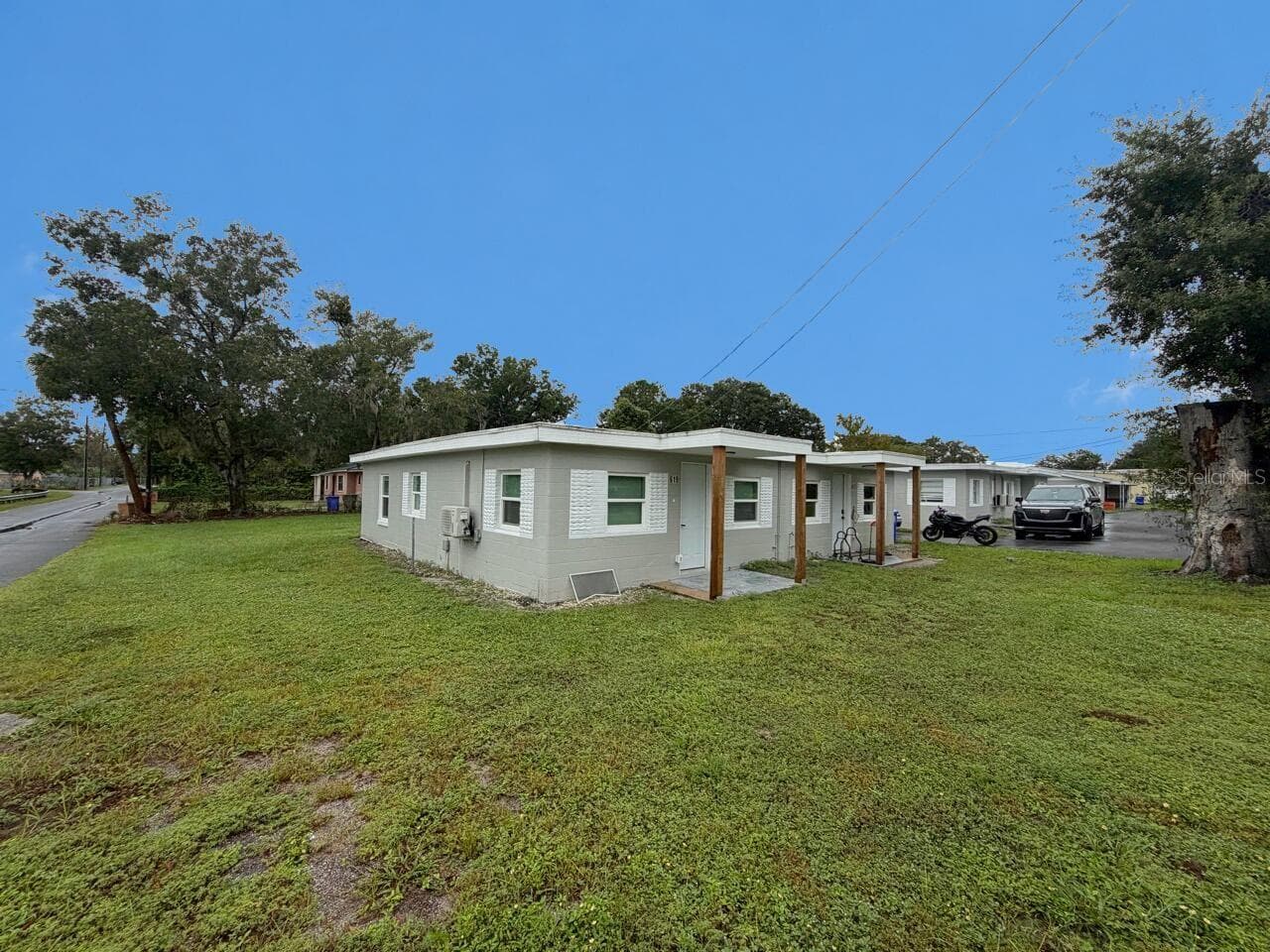 Duplex at 617 PLATEAU AVE, LAKELAND, photo 2 of 24