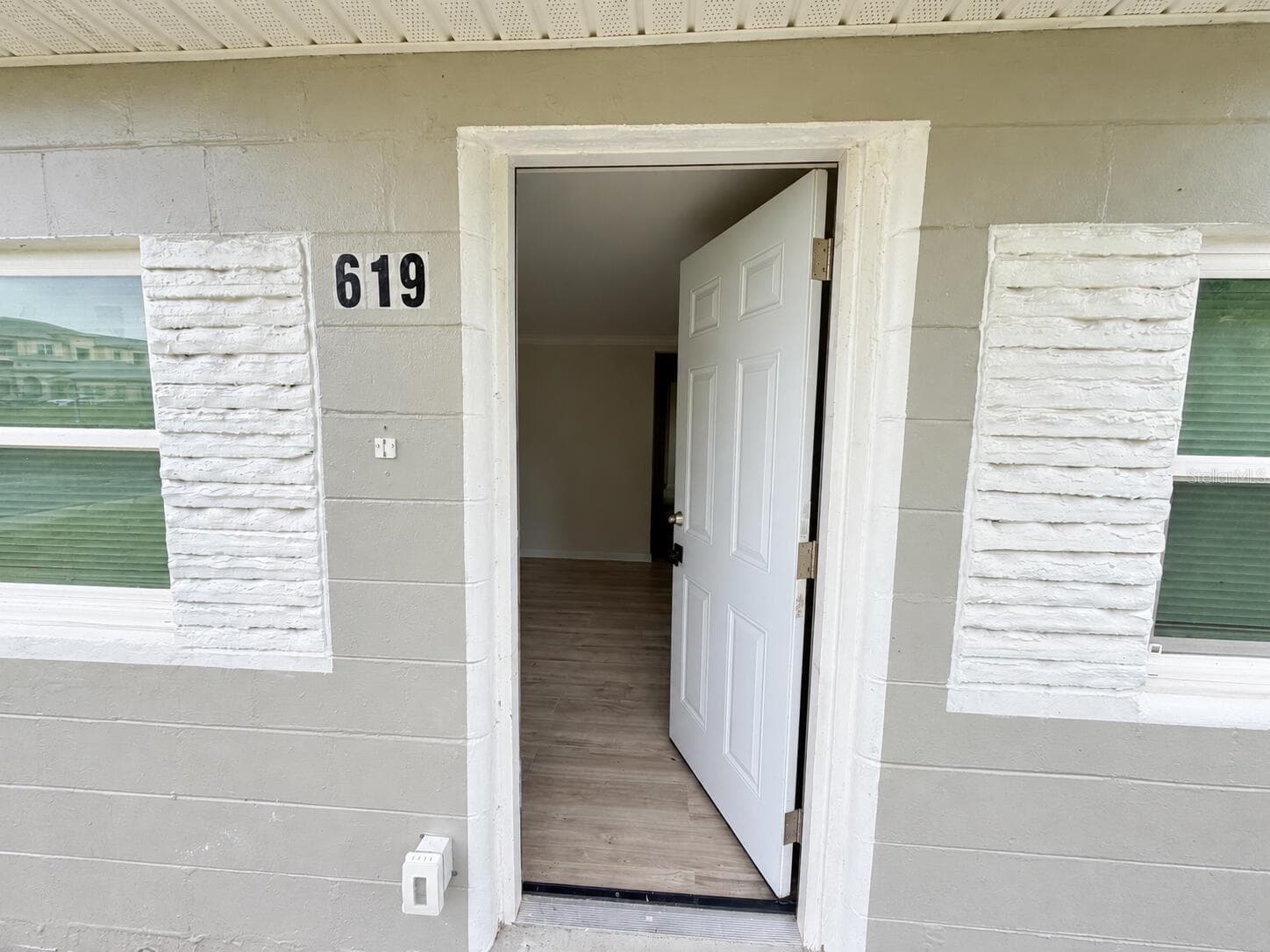 Duplex at 617 PLATEAU AVE, LAKELAND, photo 4 of 24