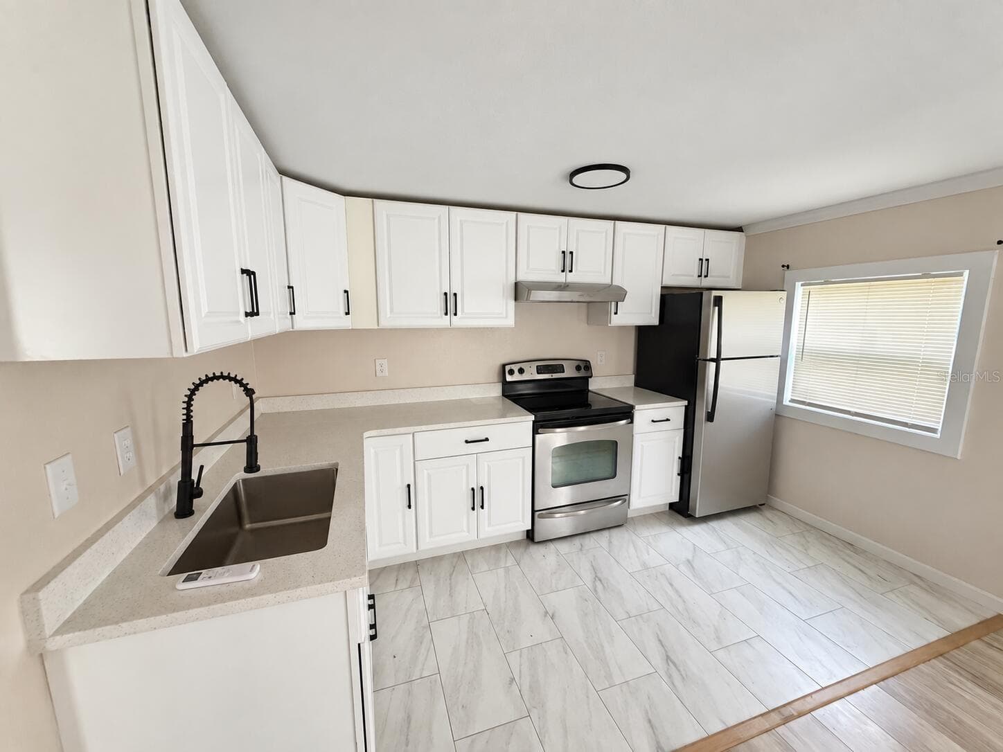 Duplex at 617 PLATEAU AVE, LAKELAND, photo 10 of 24